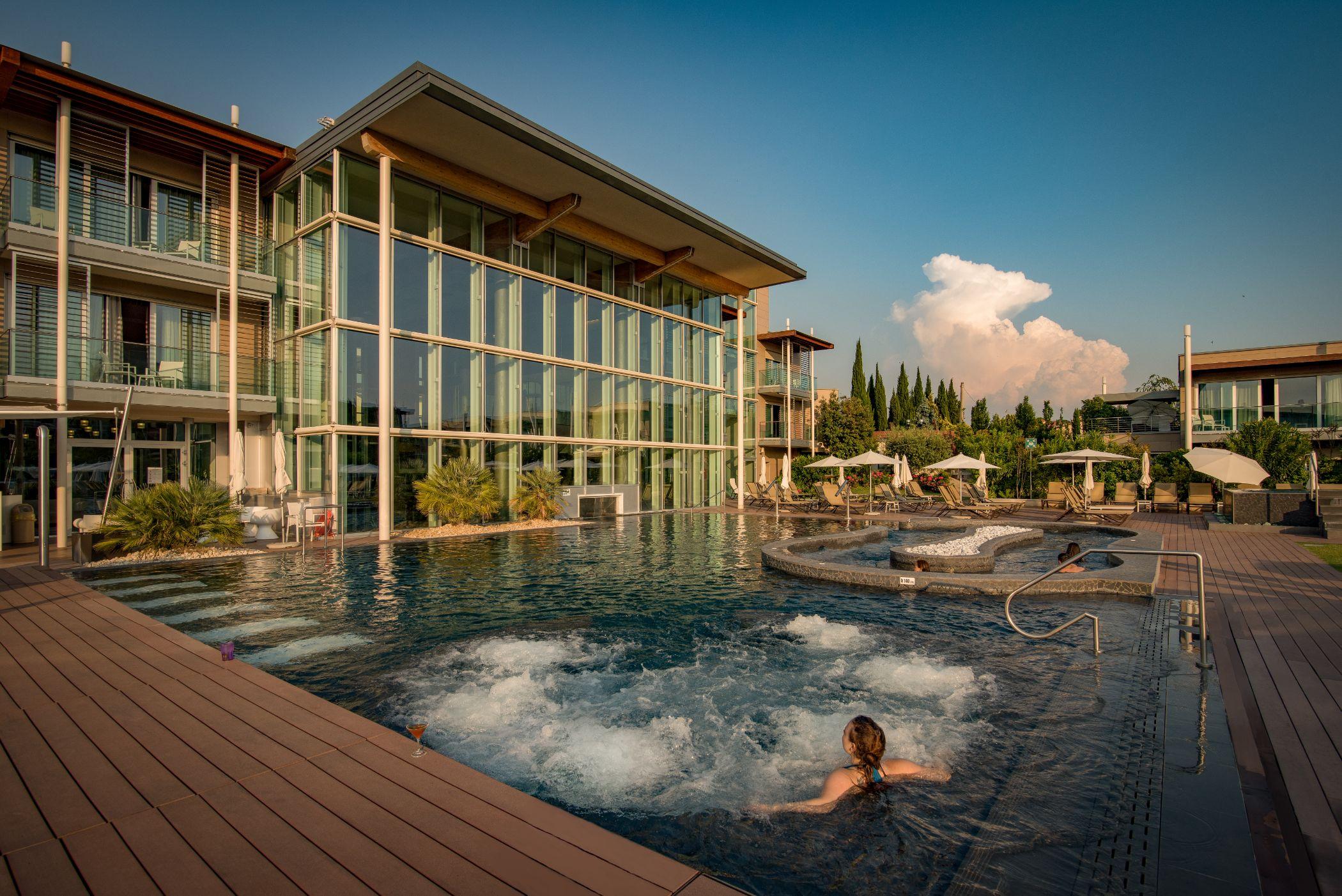 Aqualux Hotel Spa Suite & Terme Бардолино Экстерьер фото